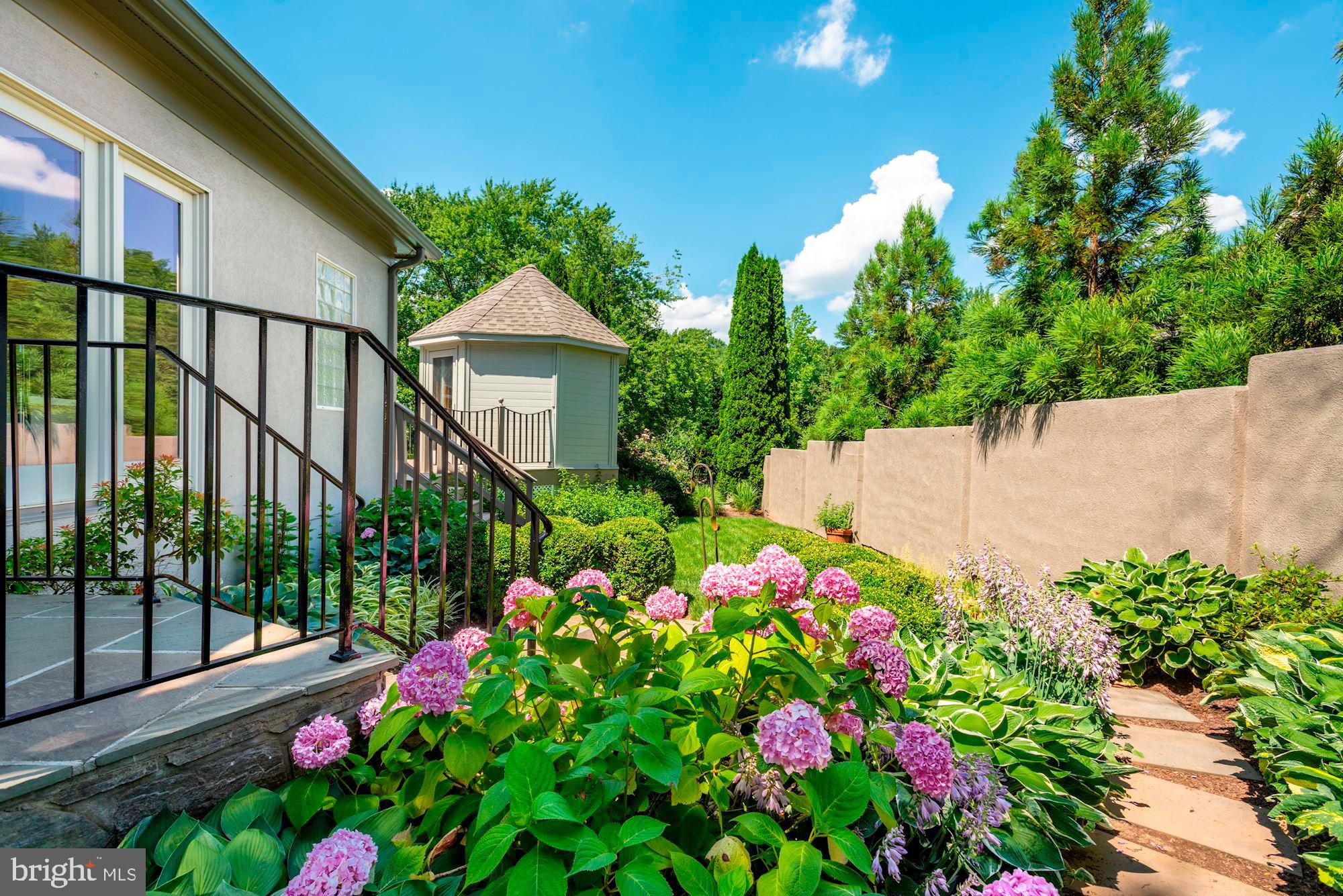 CLEARVIEW MANOR - Residential