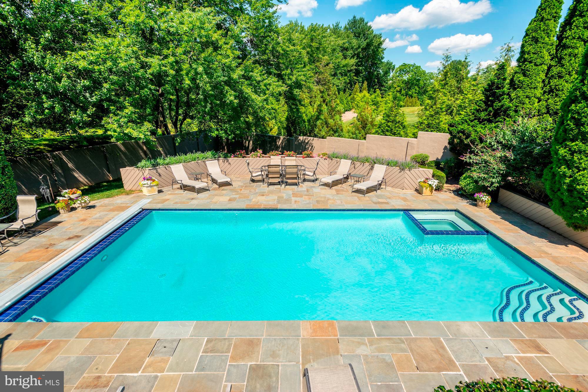 CLEARVIEW MANOR - Residential