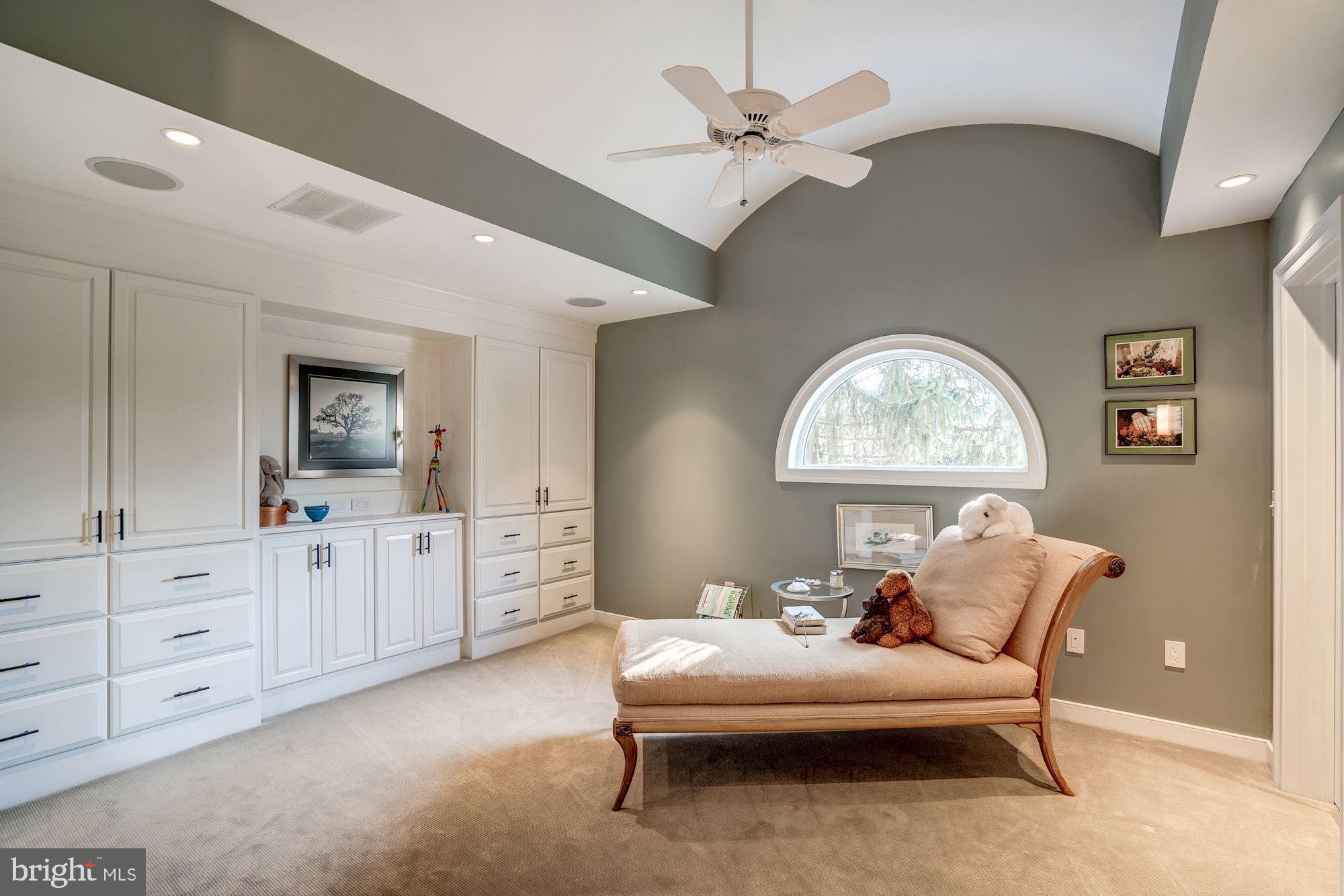 CLEARVIEW MANOR - Residential