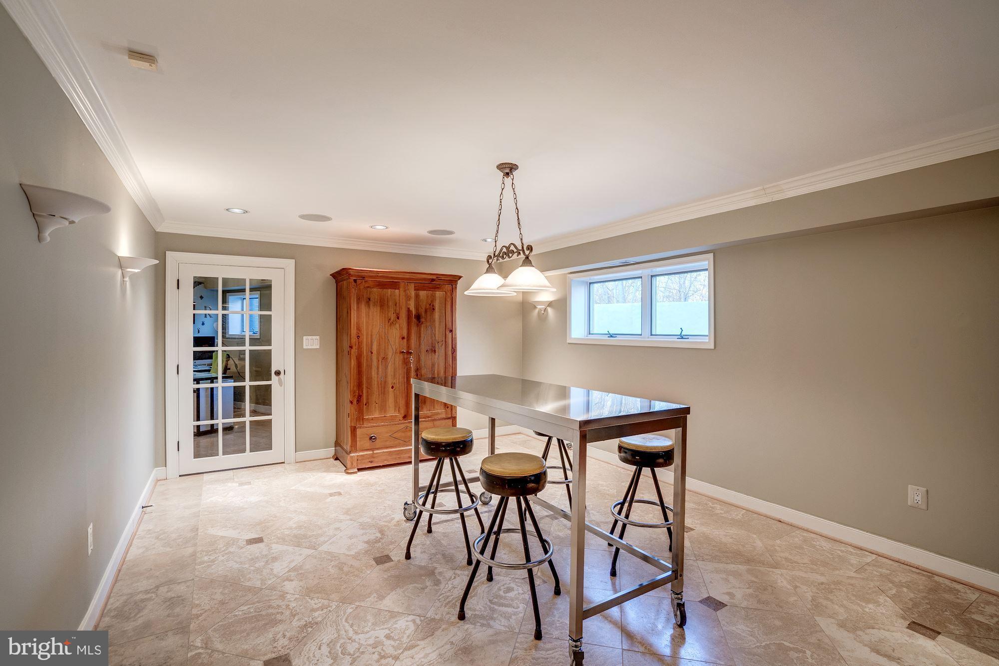 CLEARVIEW MANOR - Residential