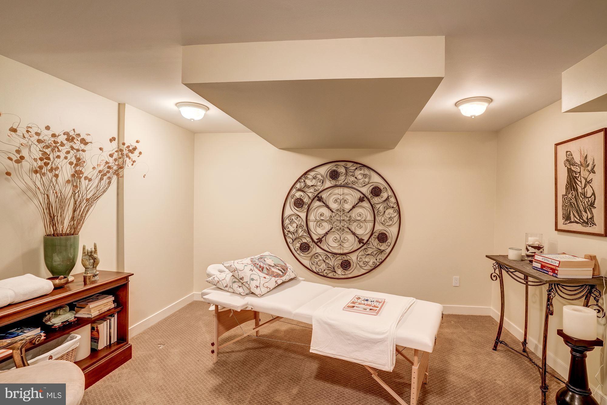 CLEARVIEW MANOR - Residential