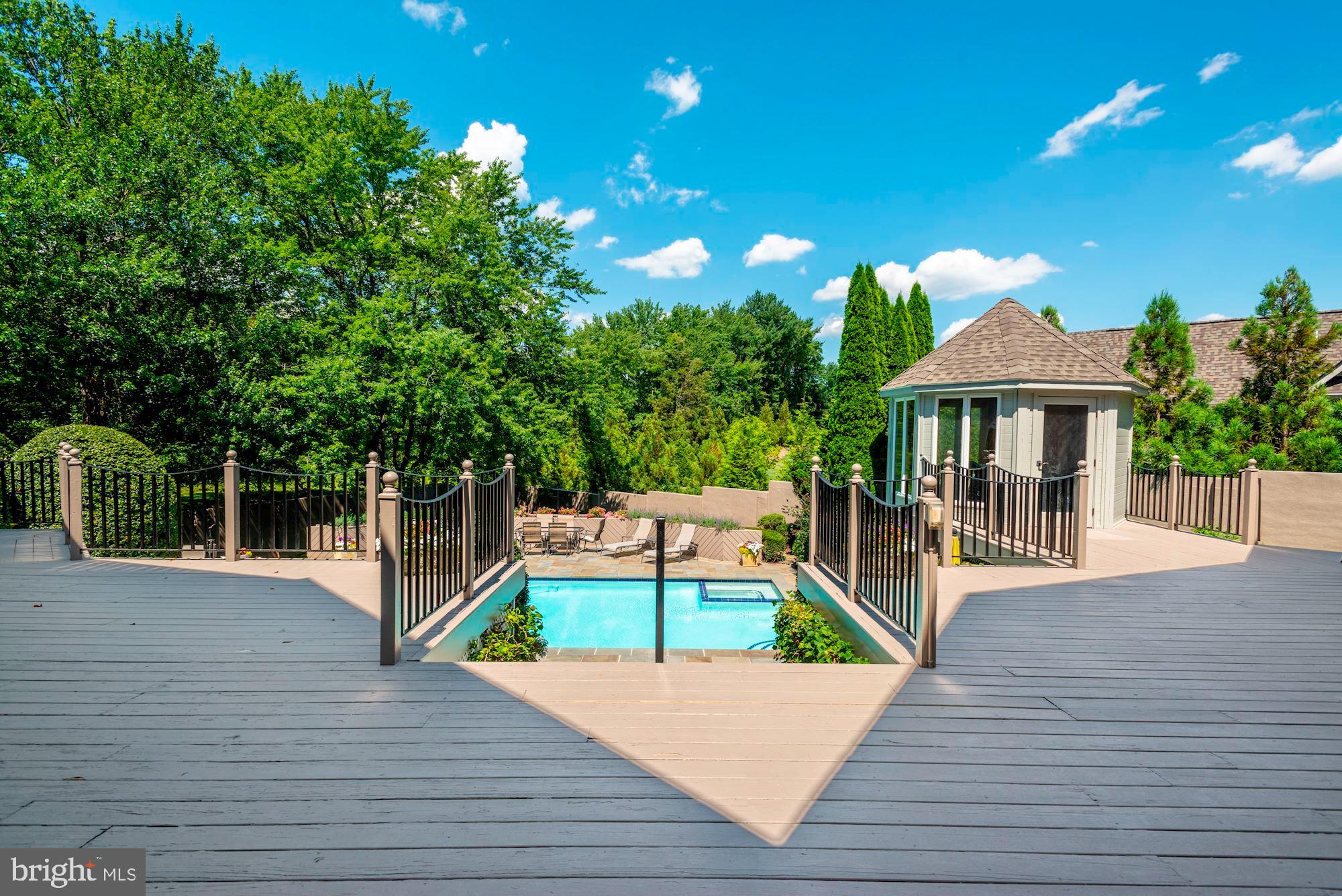 CLEARVIEW MANOR - Residential