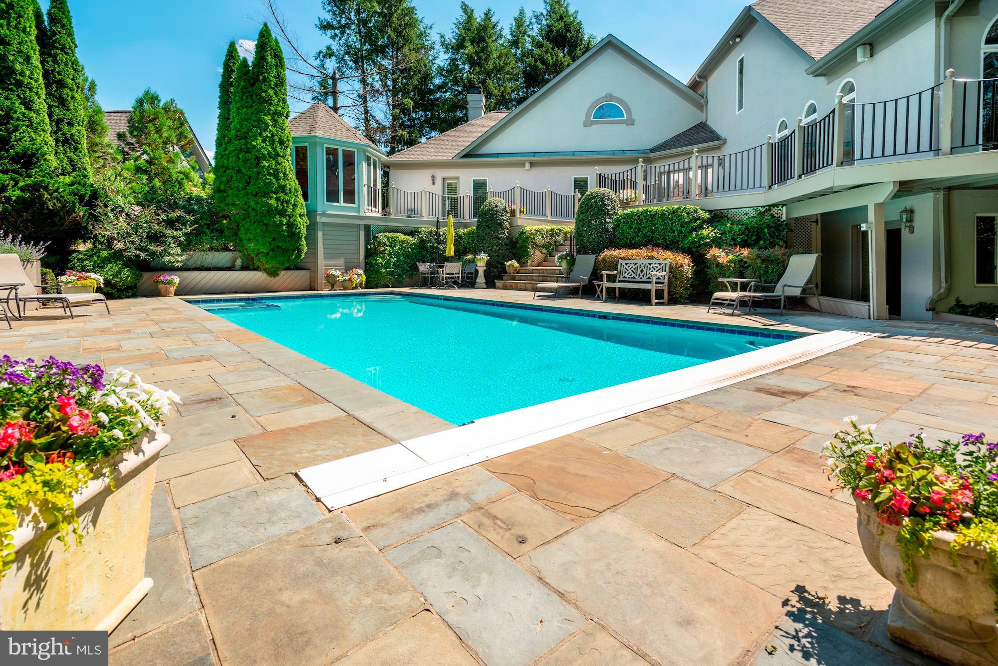 CLEARVIEW MANOR - Residential