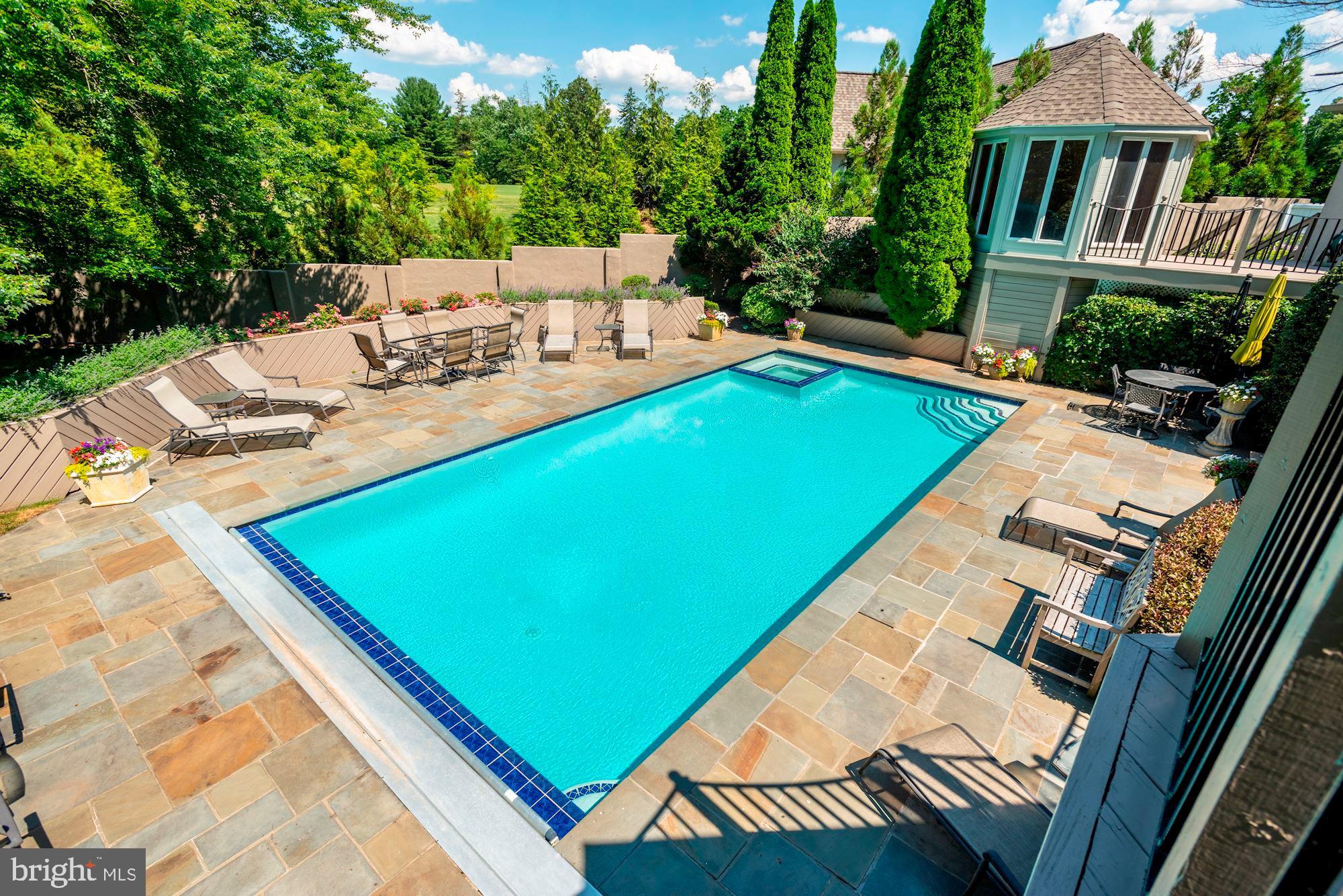 CLEARVIEW MANOR - Residential