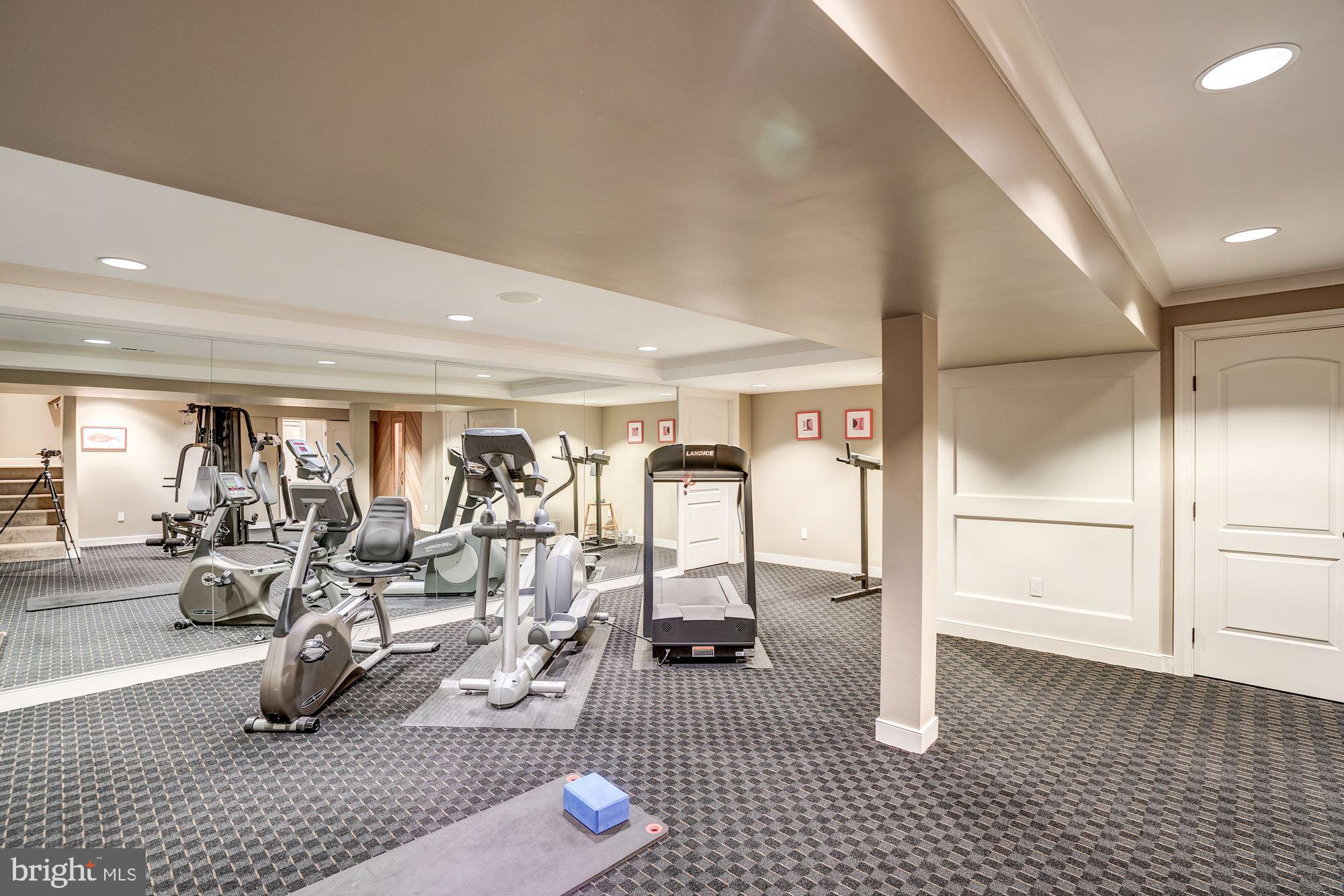 CLEARVIEW MANOR - Residential