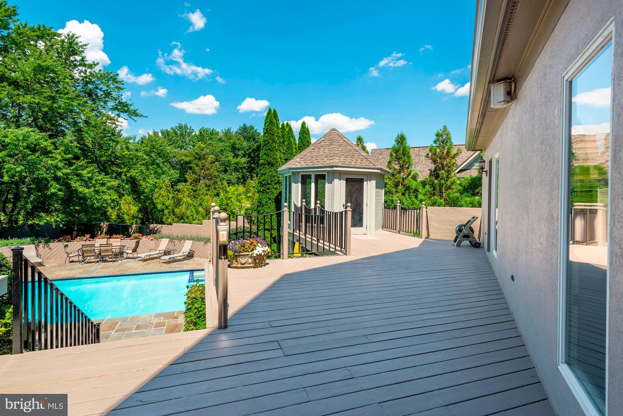 CLEARVIEW MANOR - Residential