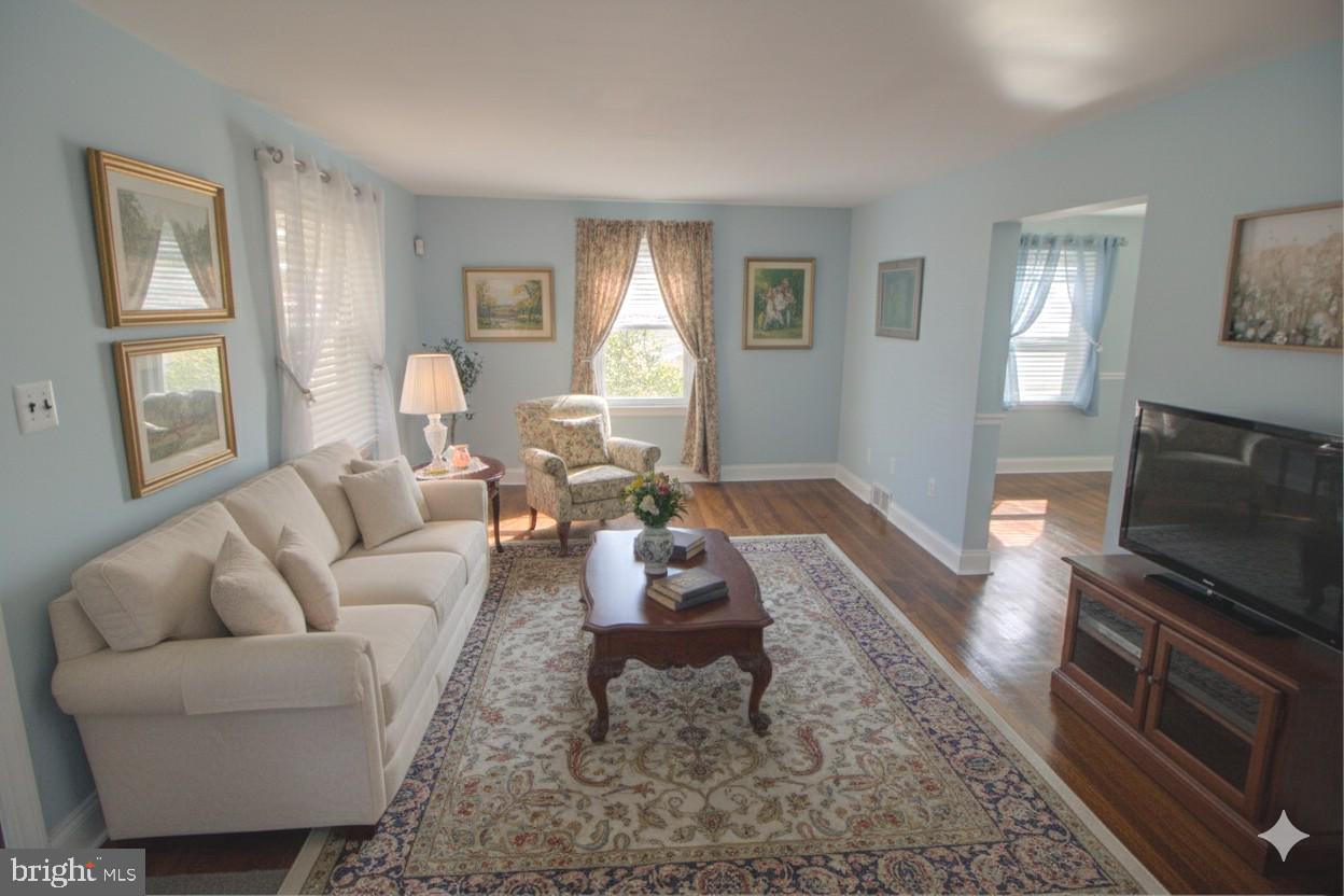 POPLAR AVENUE - Residential