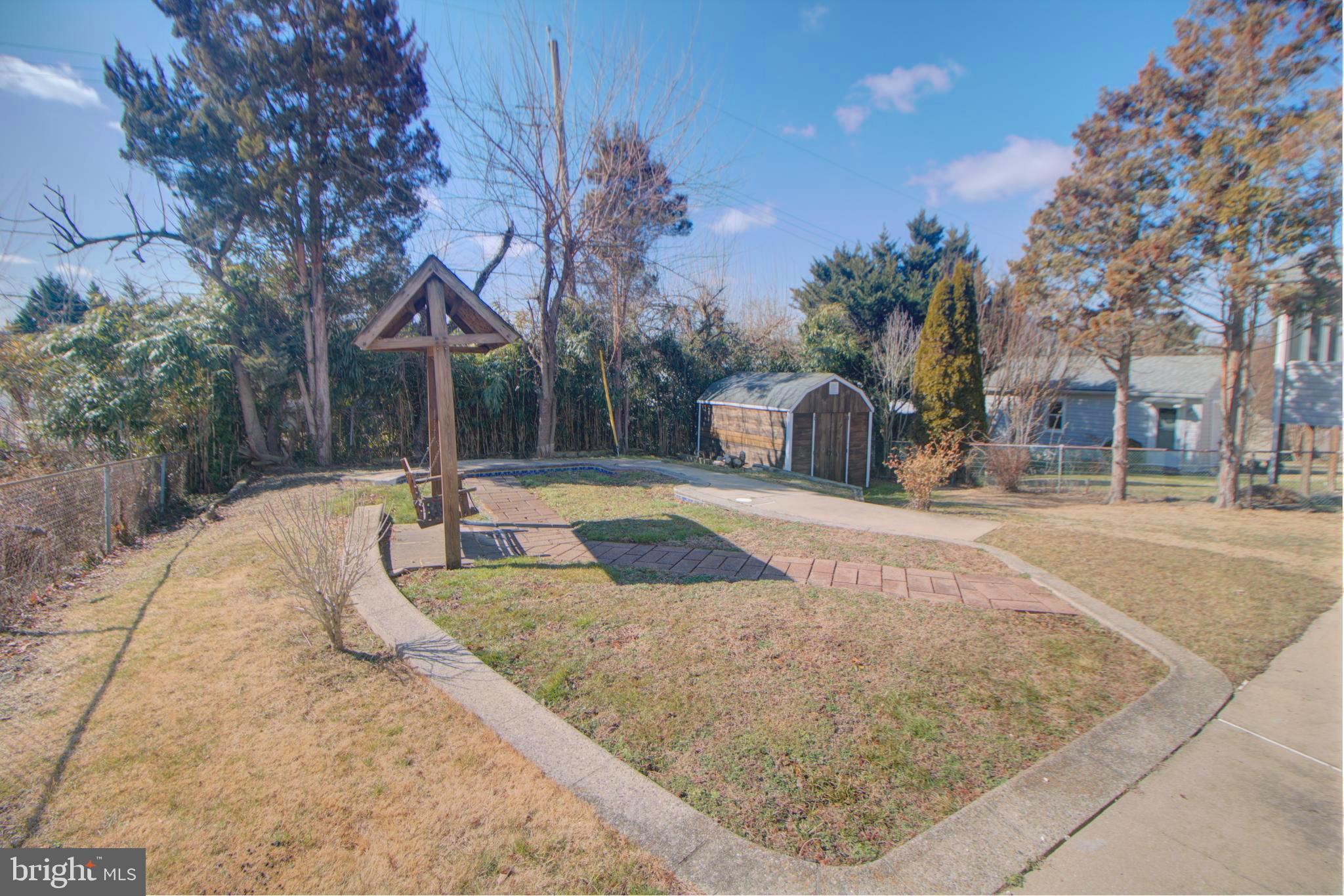 POPLAR AVENUE - Residential