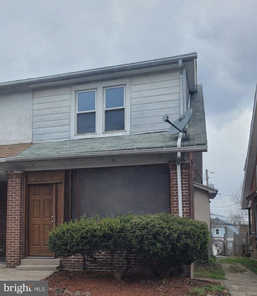 Large 3-bedroom, 2 full bath home with some updates! Newer Furnace and electric, newer floors, large kitchen, off street parking and much more!

Sold AS IS