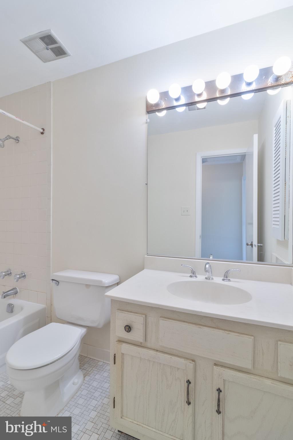 SIGNAL HILL - Residential Lease