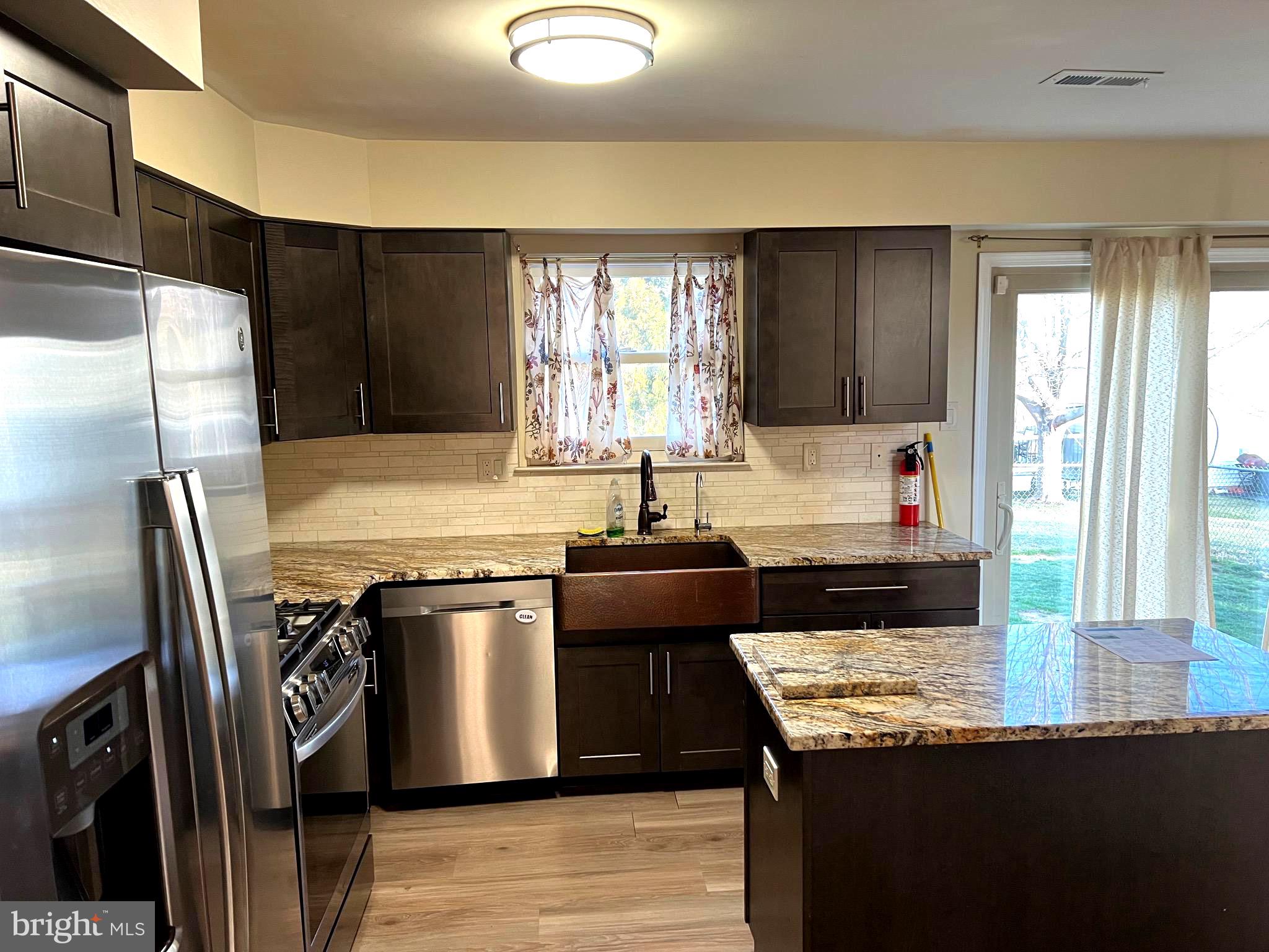 CREEK VIEW ESTS - Residential