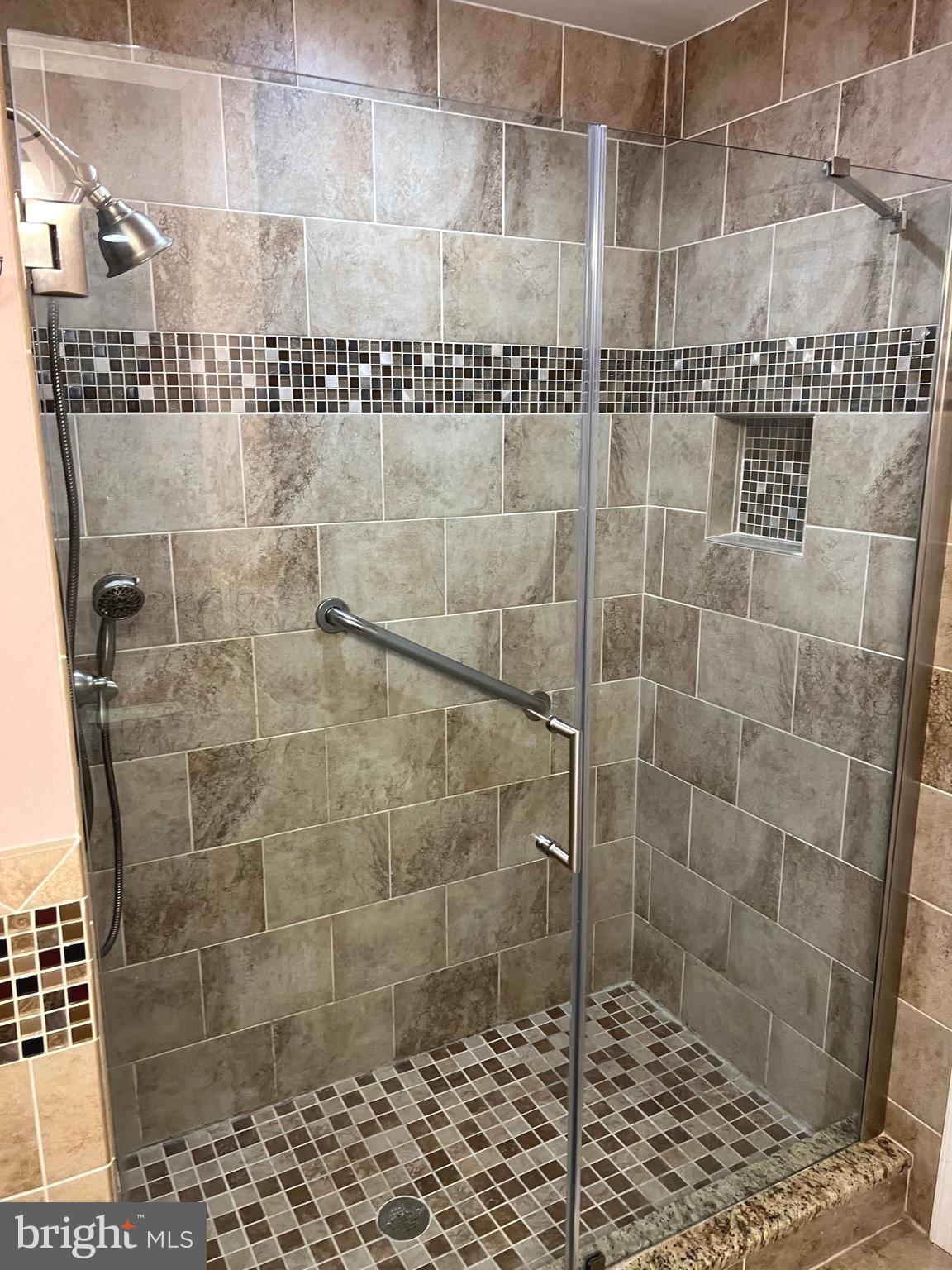 CREEK VIEW ESTS - Residential