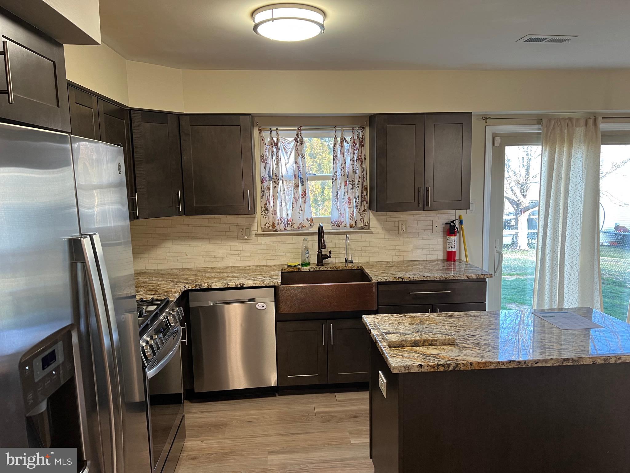 CREEK VIEW ESTS - Residential