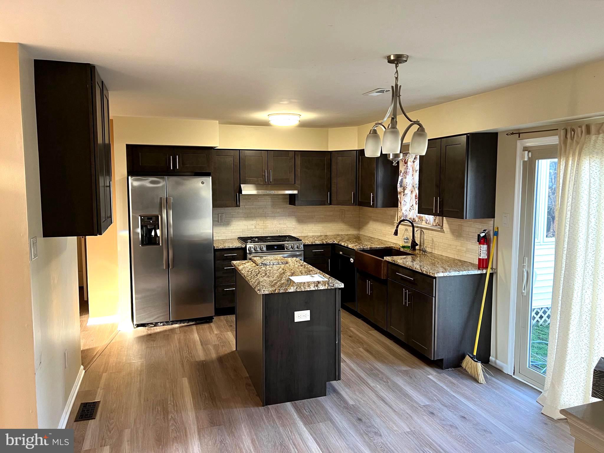 CREEK VIEW ESTS - Residential