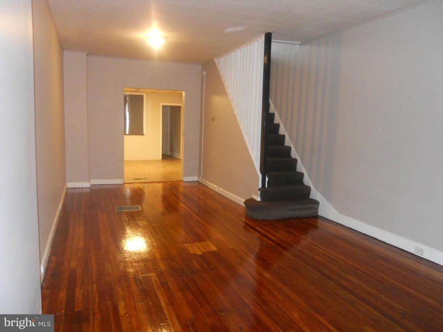 This 3 Bedroom 1 Full Bath HOUSE is for rent.     Property features OPEN FLOOR PLAN, with HARDWOOD FLOORS, spacious living room and dinning room, WALL TO WALL CARPET on 2nd floor with UPDATE BATHROOM and fixtures.     Call and make your appointment TODAY!