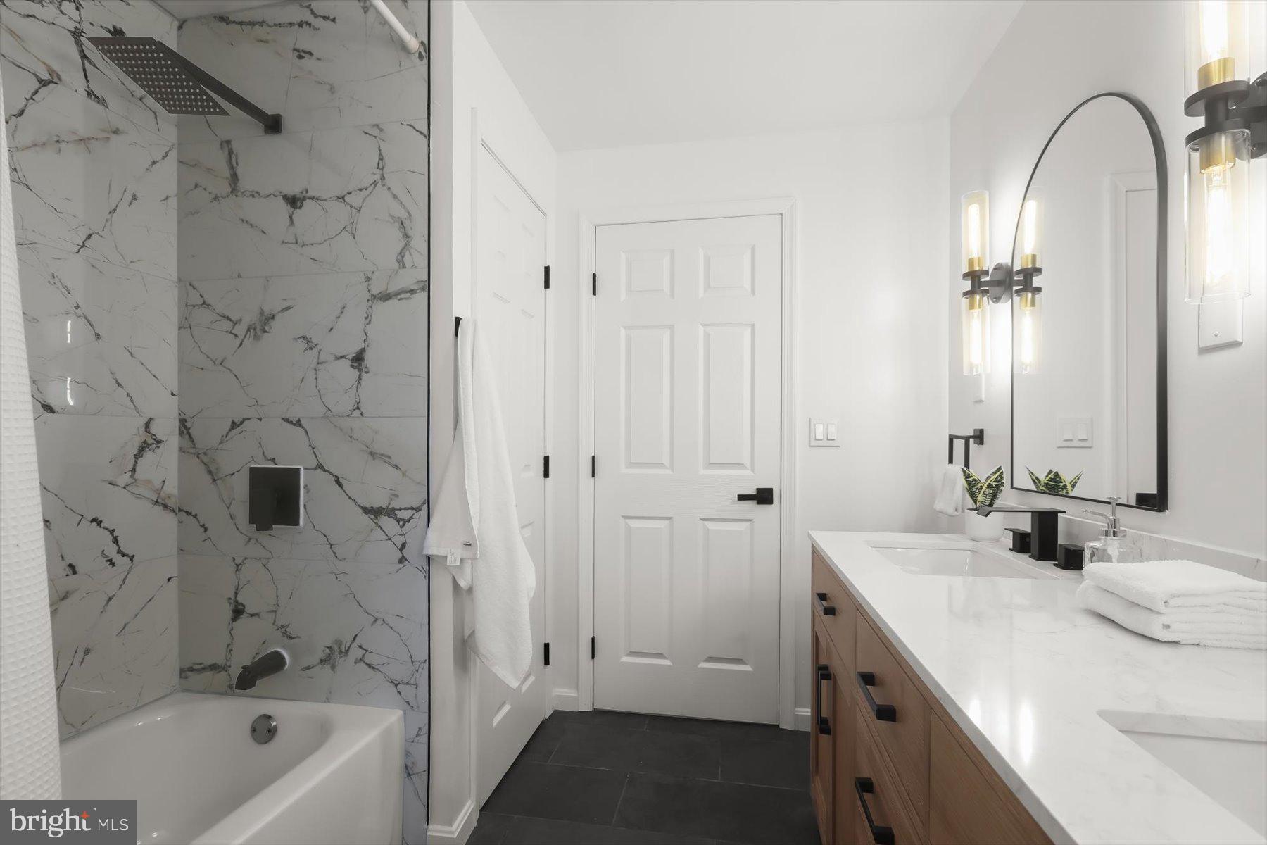 LONDONTOWN - Residential