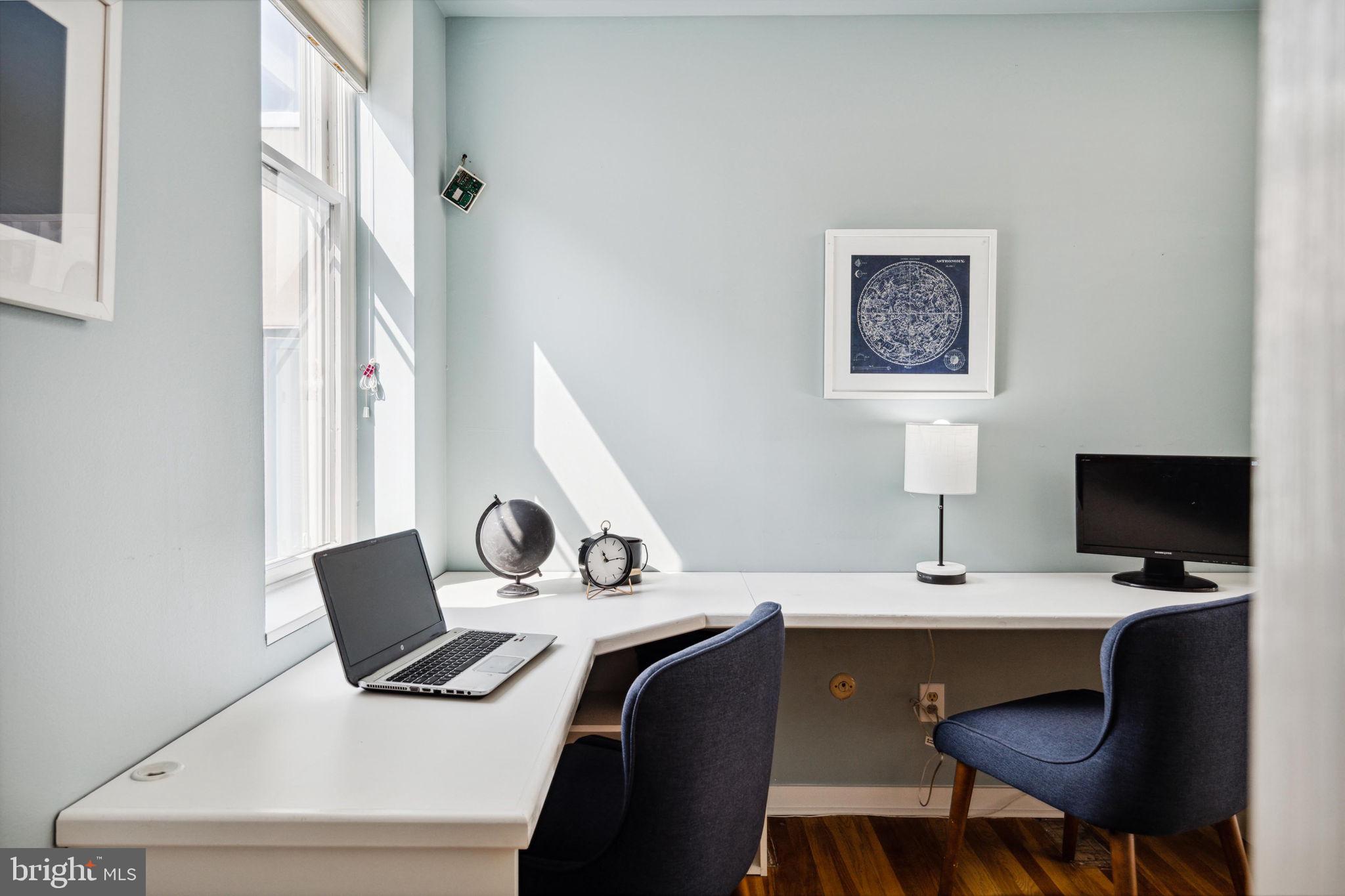 QUEEN VILLAGE - Residential