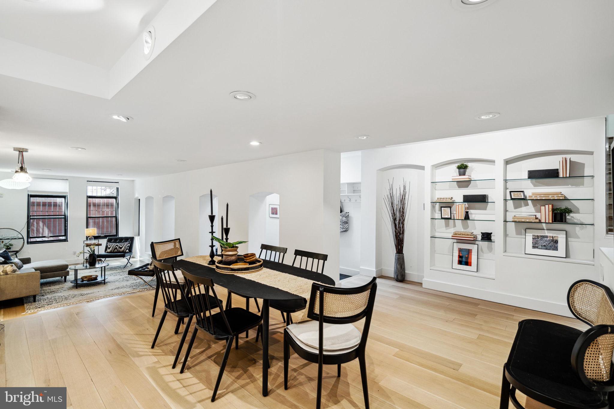 QUEEN VILLAGE - Residential