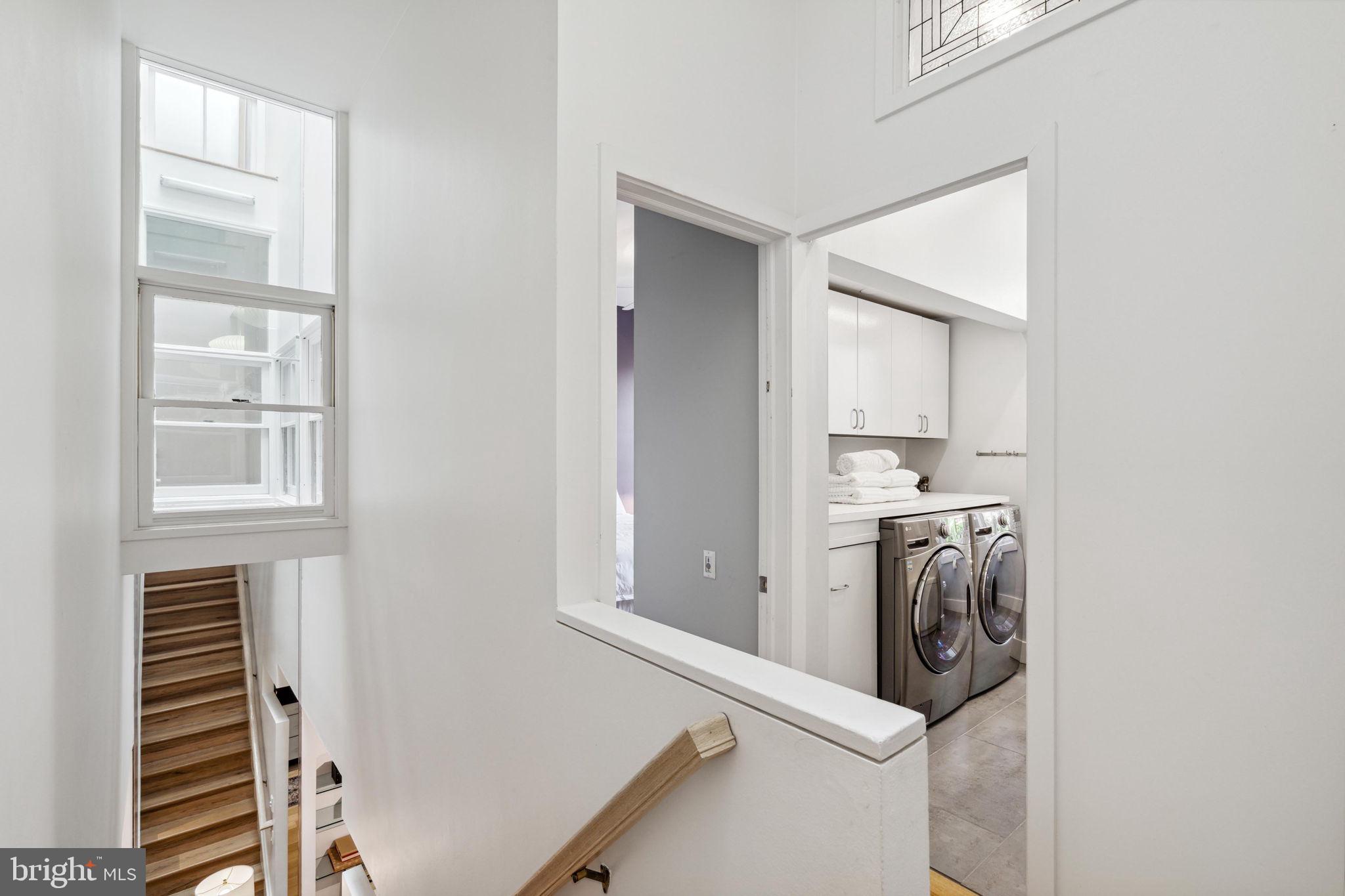 QUEEN VILLAGE - Residential