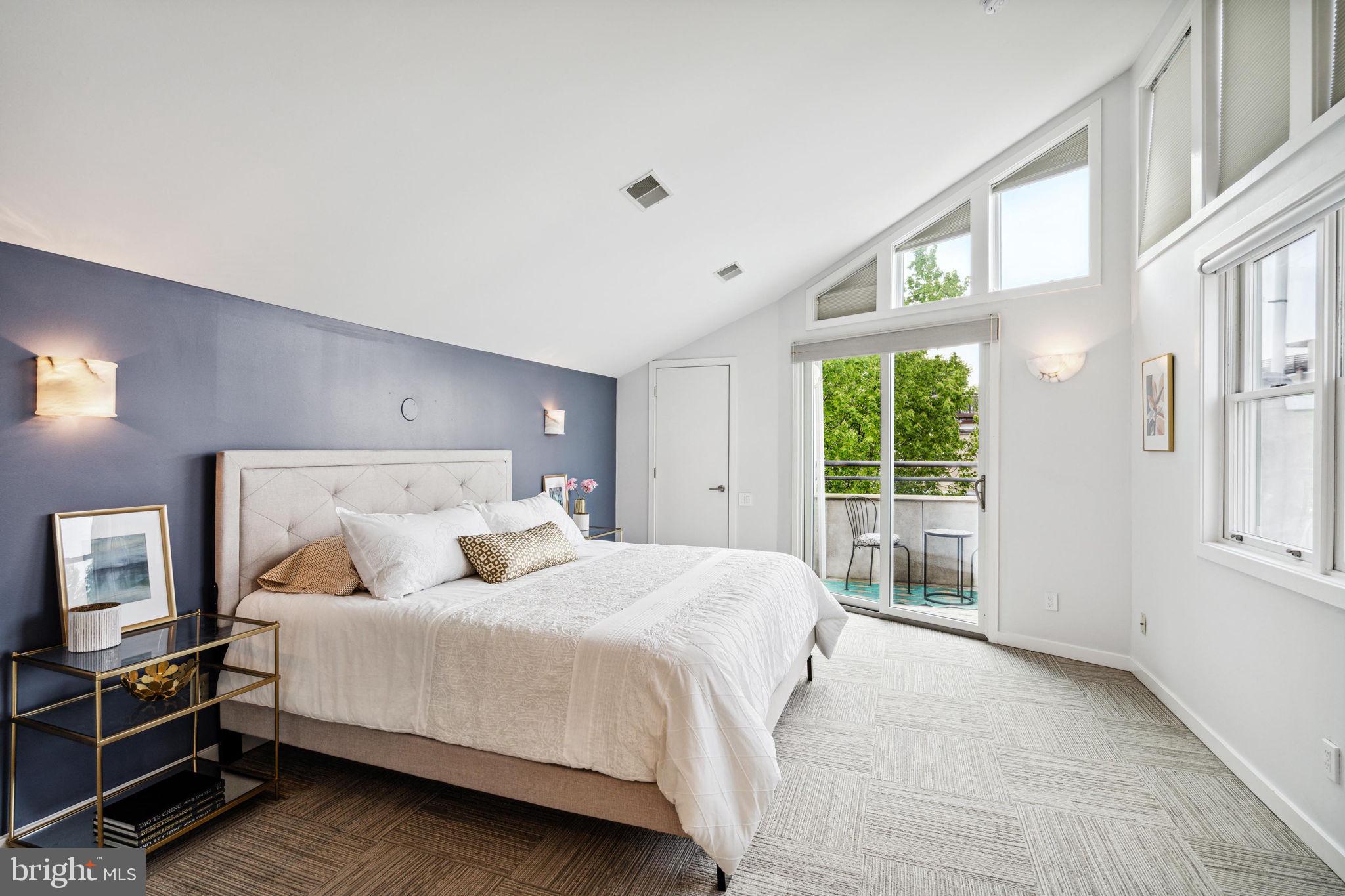 QUEEN VILLAGE - Residential