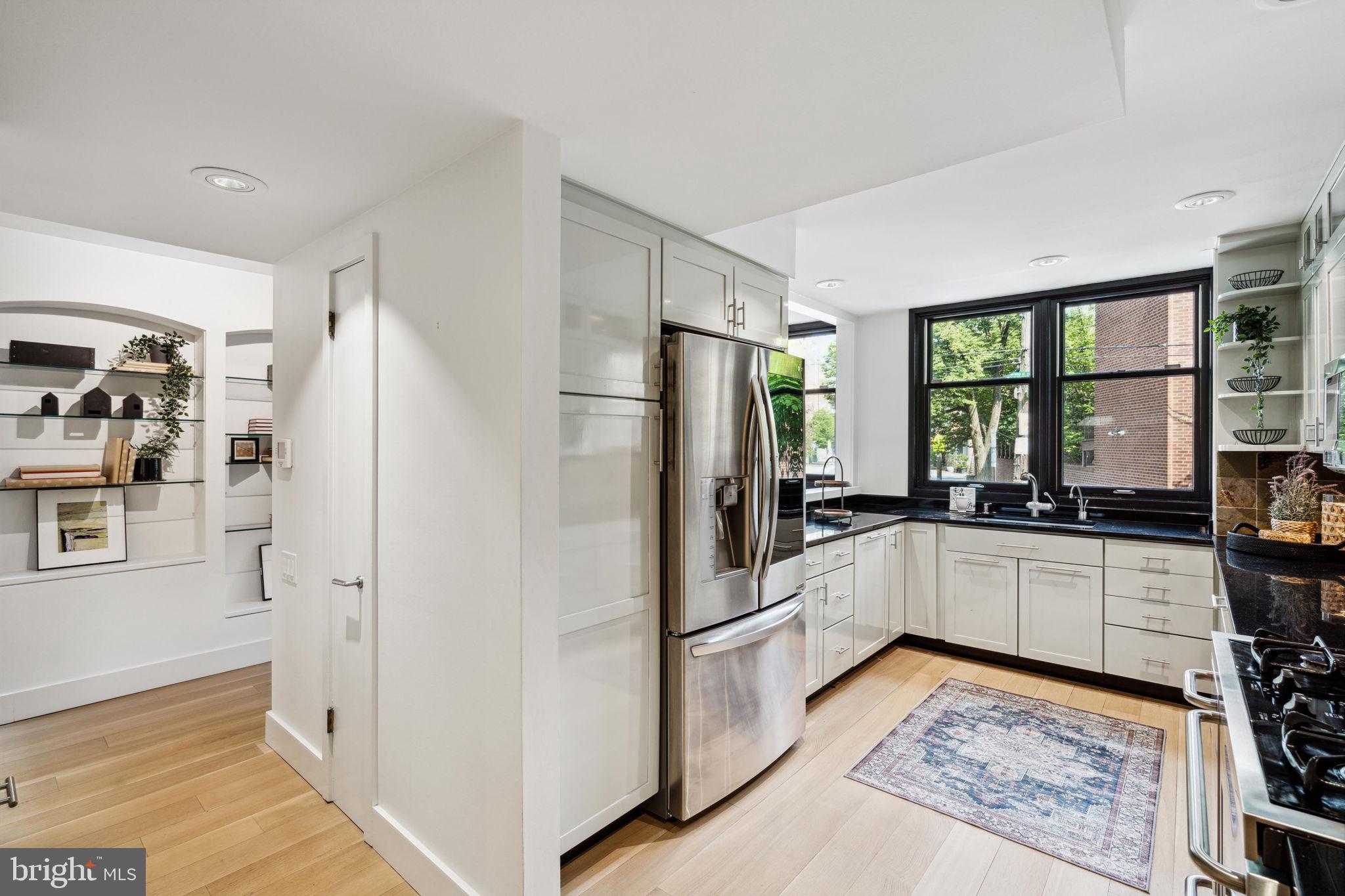 QUEEN VILLAGE - Residential