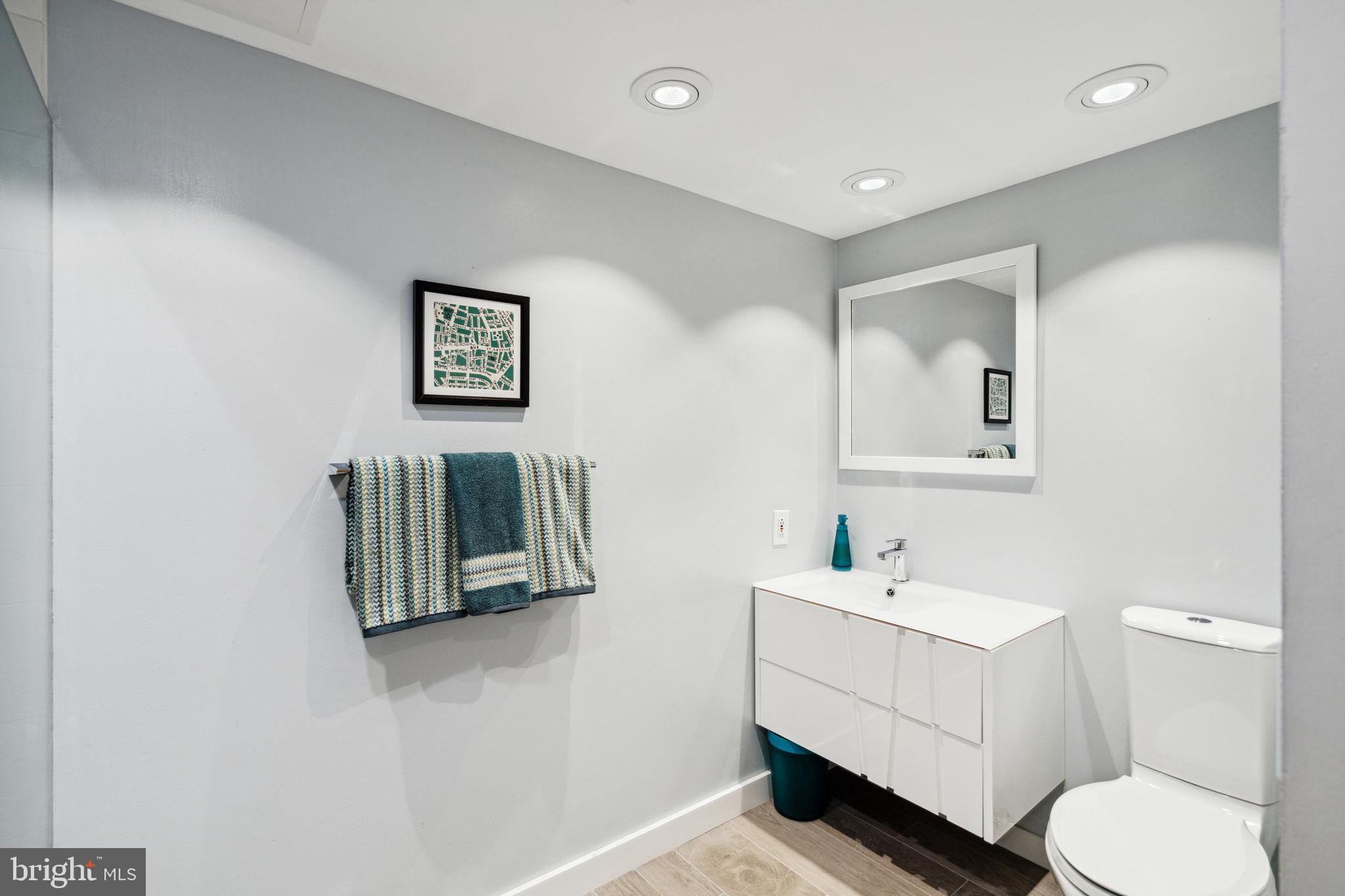 QUEEN VILLAGE - Residential