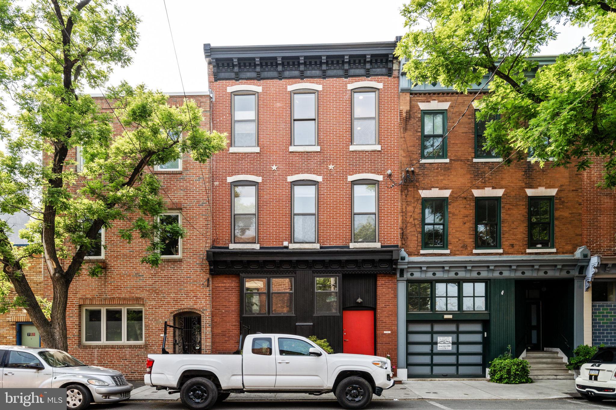 QUEEN VILLAGE - Residential
