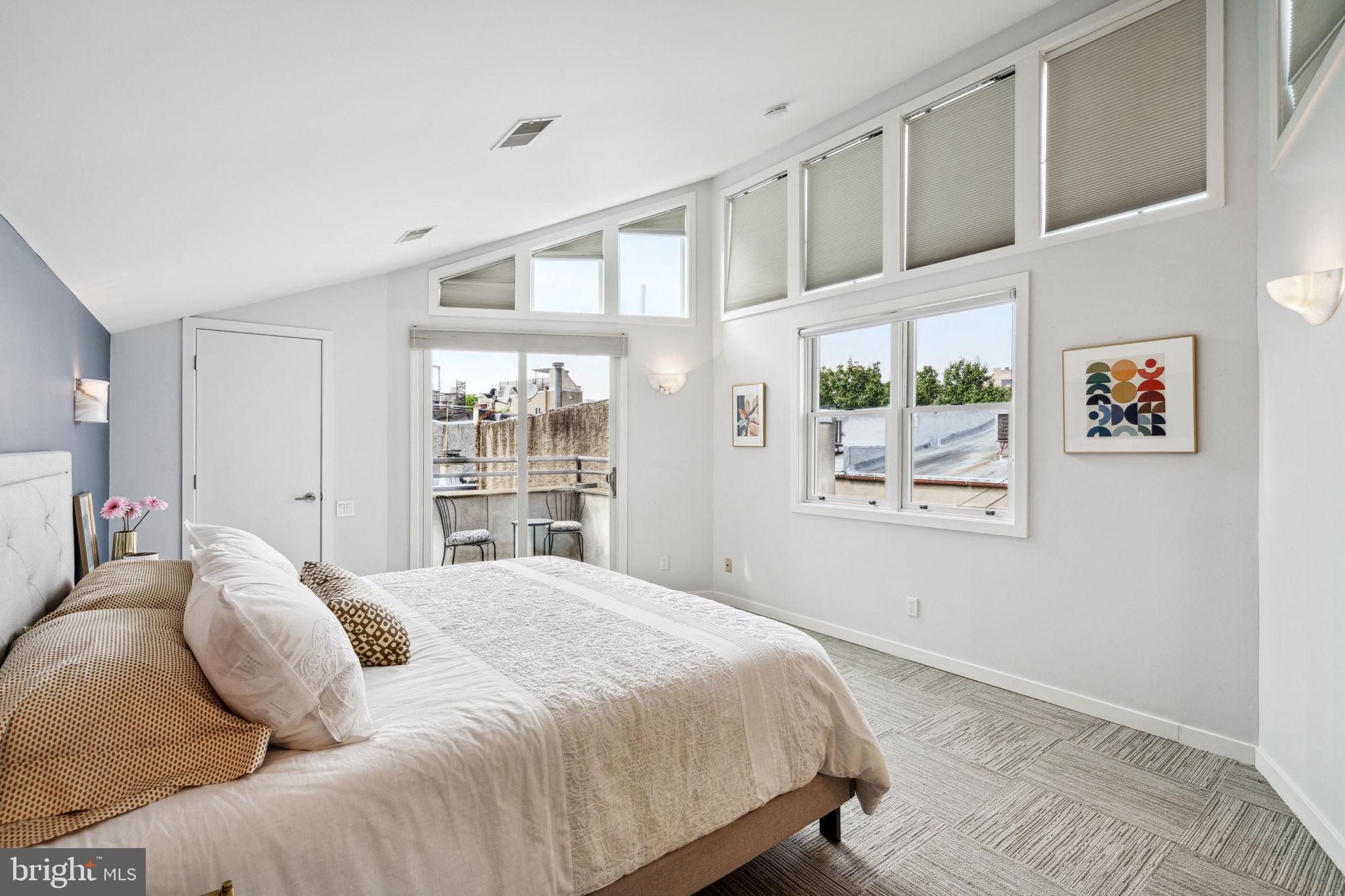 QUEEN VILLAGE - Residential