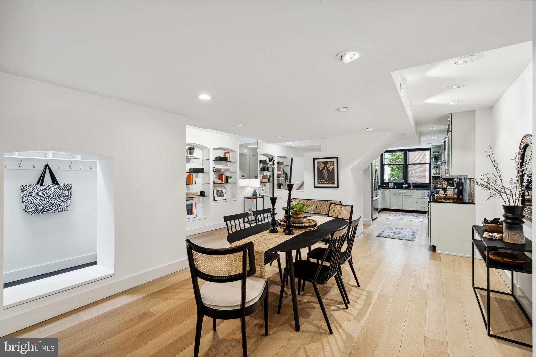 QUEEN VILLAGE - Residential