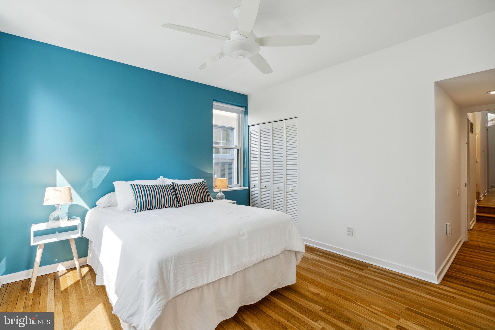 QUEEN VILLAGE - Residential