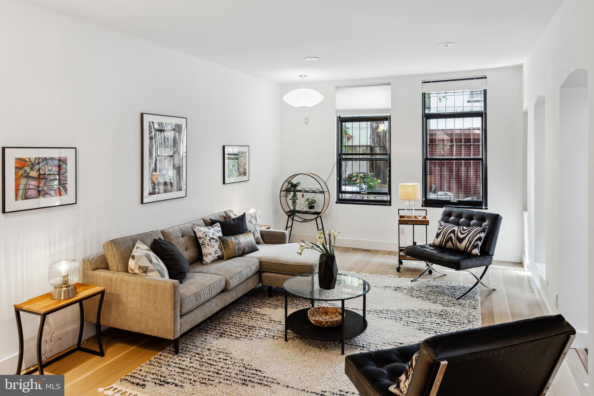 QUEEN VILLAGE - Residential