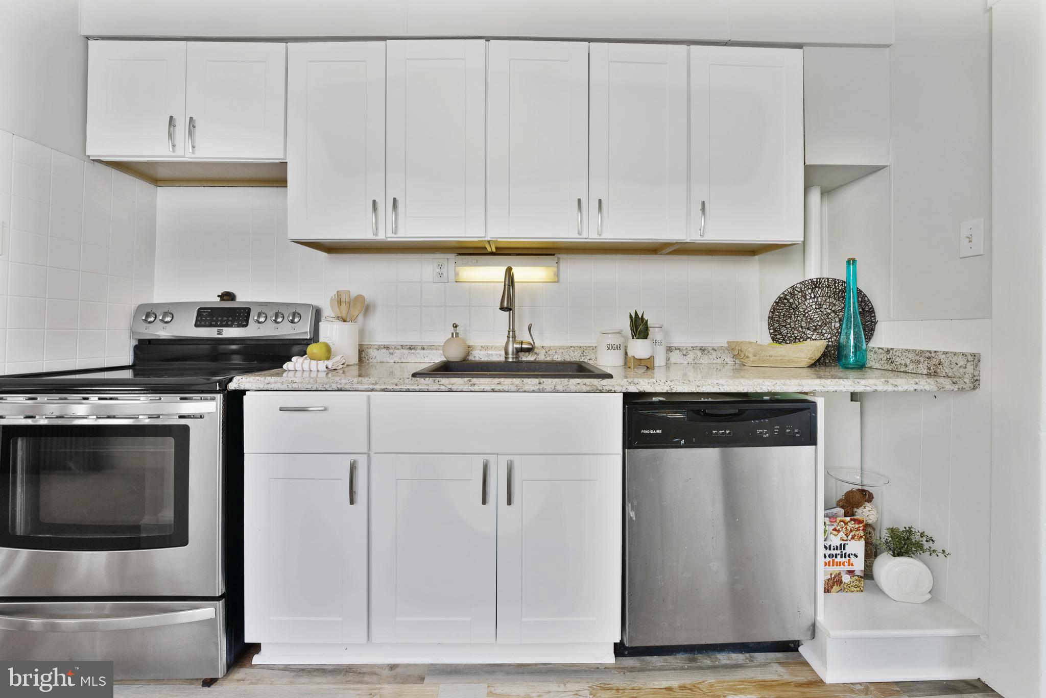 RIVIERA BEACH - Residential