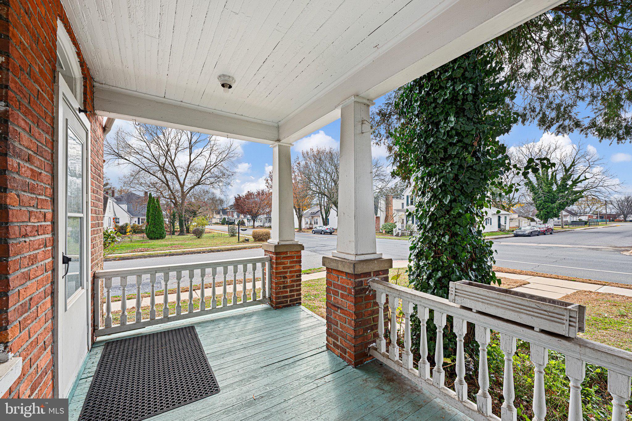 401 N GOVERNORS AVE.