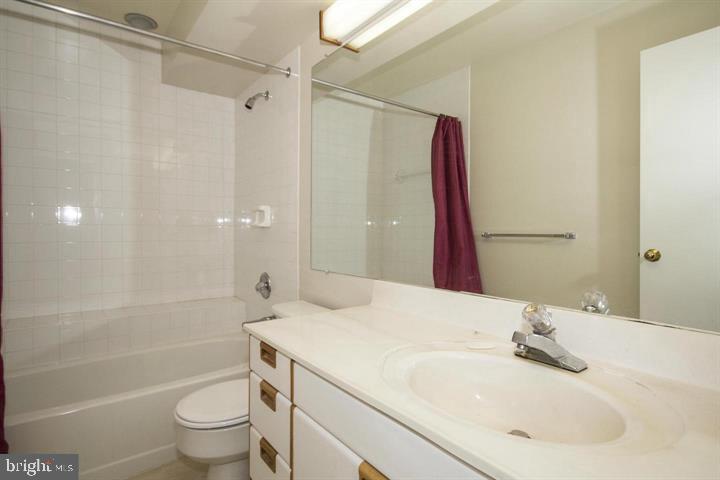 THE FALLS - Residential Lease