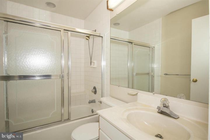 THE FALLS - Residential Lease