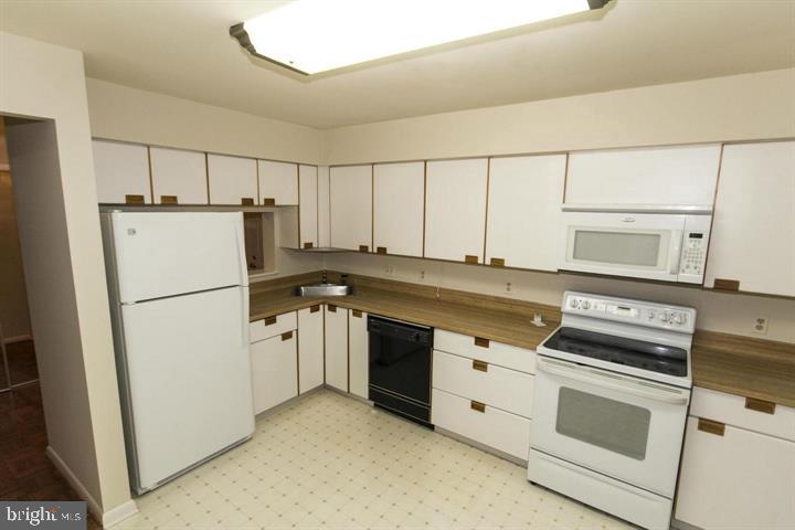 THE FALLS - Residential Lease