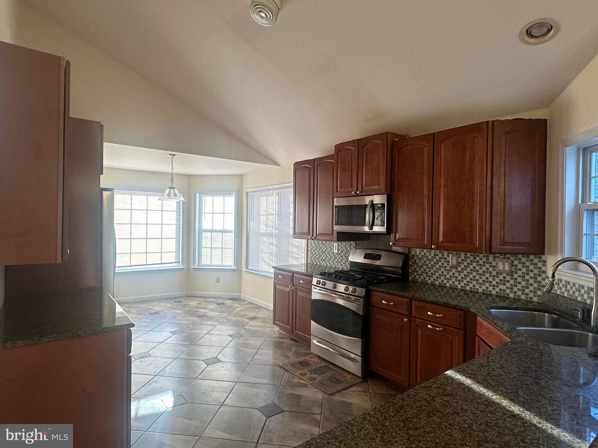 SOMERSET - Residential Lease