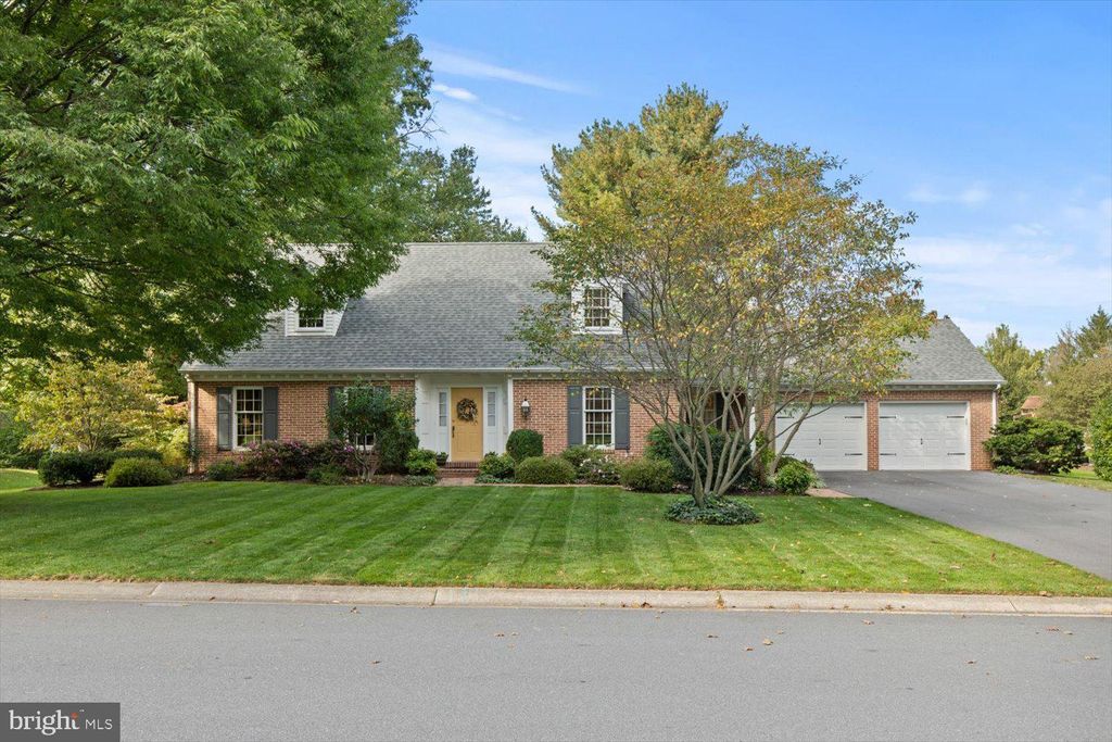 Photo of 2595 Woodview Drive, Lancaster, PA 17601 (MLS # PALA2042008)