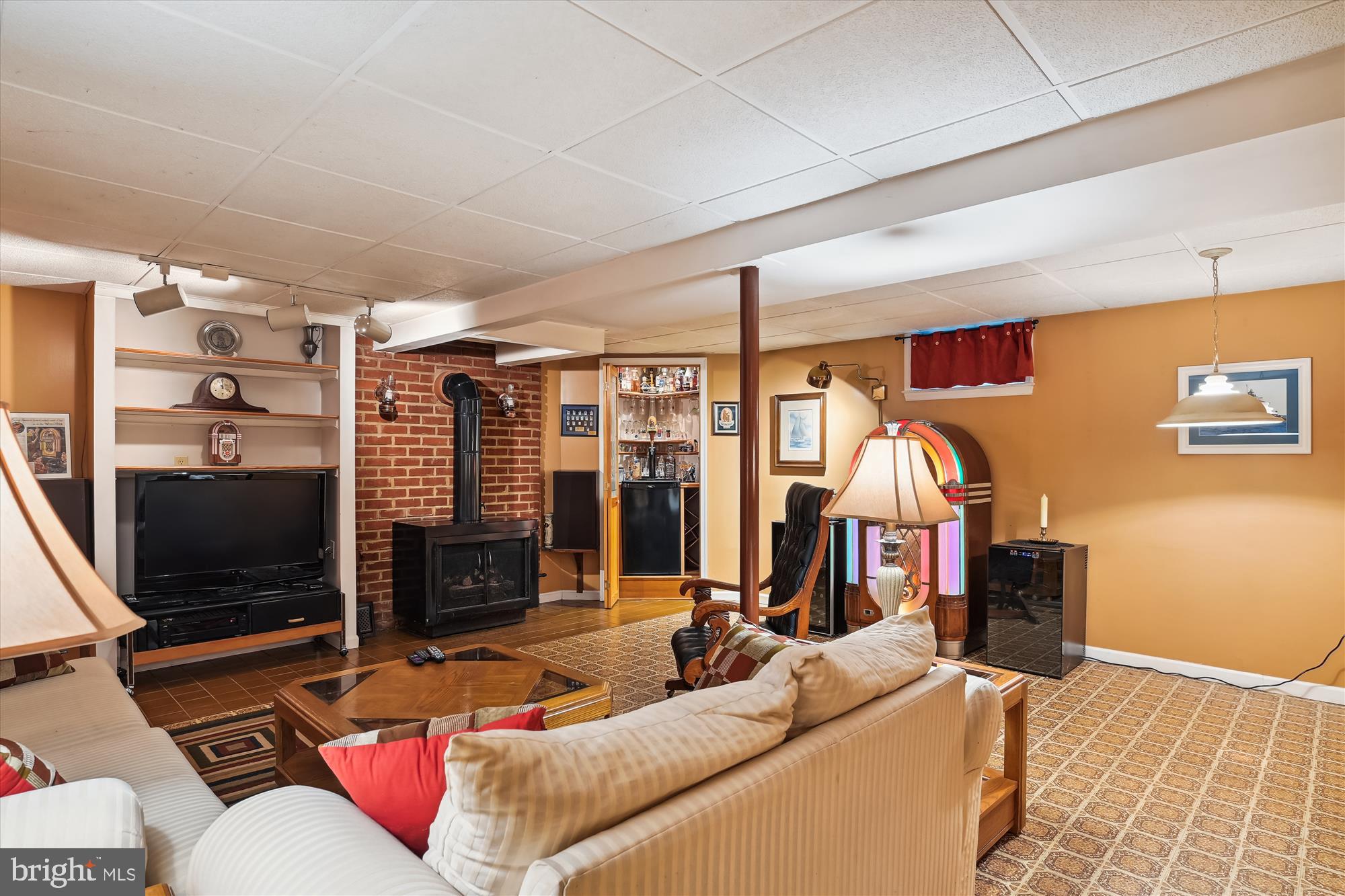 SUBURBIA - Residential