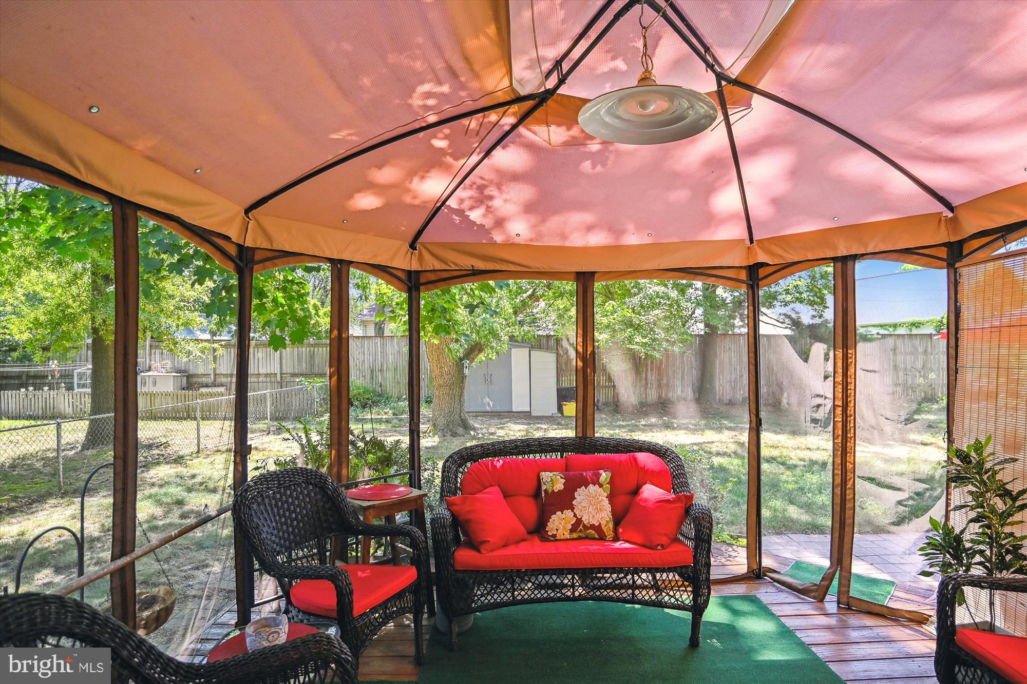 SUBURBIA - Residential