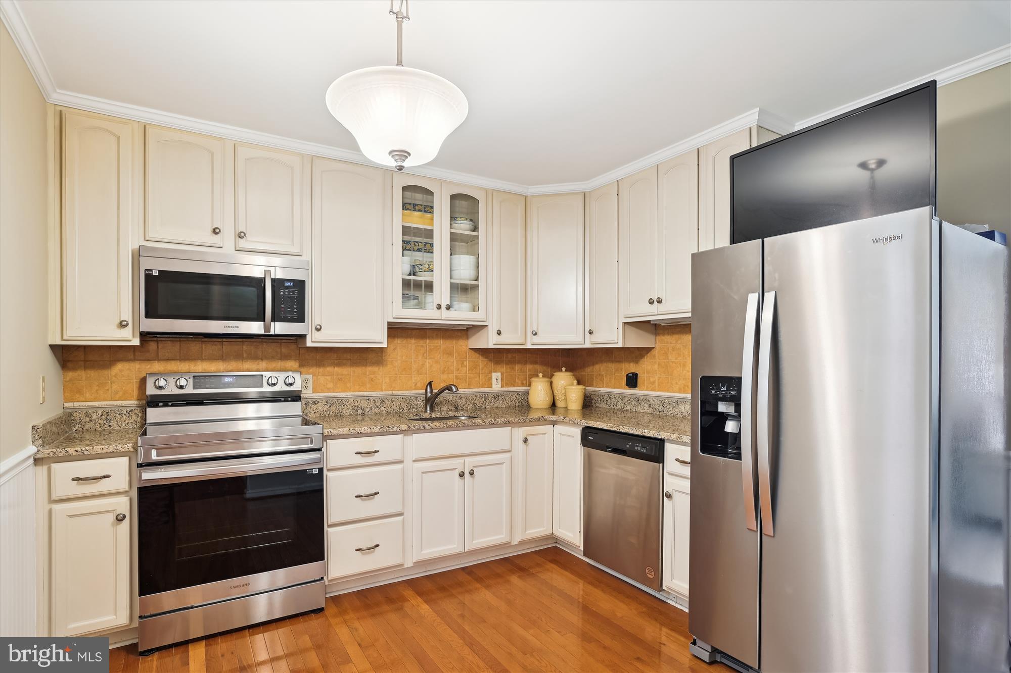 SUBURBIA - Residential