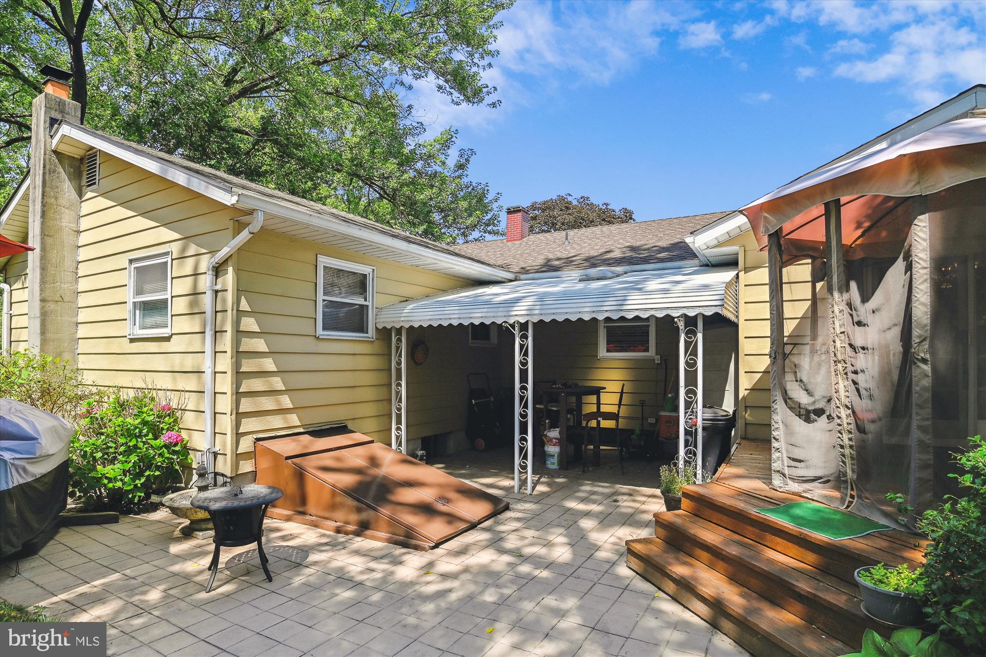 SUBURBIA - Residential