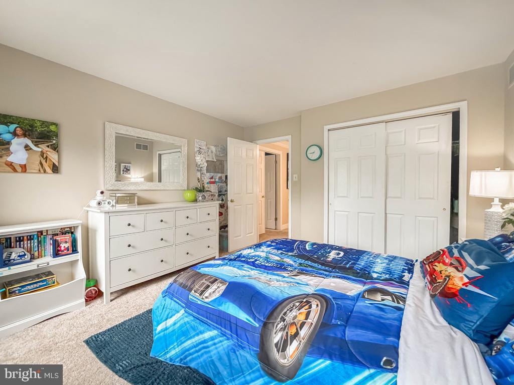 HOLLY MANOR - Residential