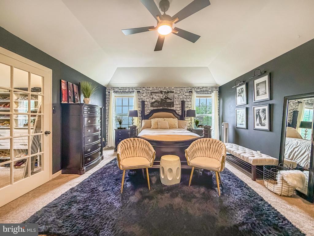 HOLLY MANOR - Residential