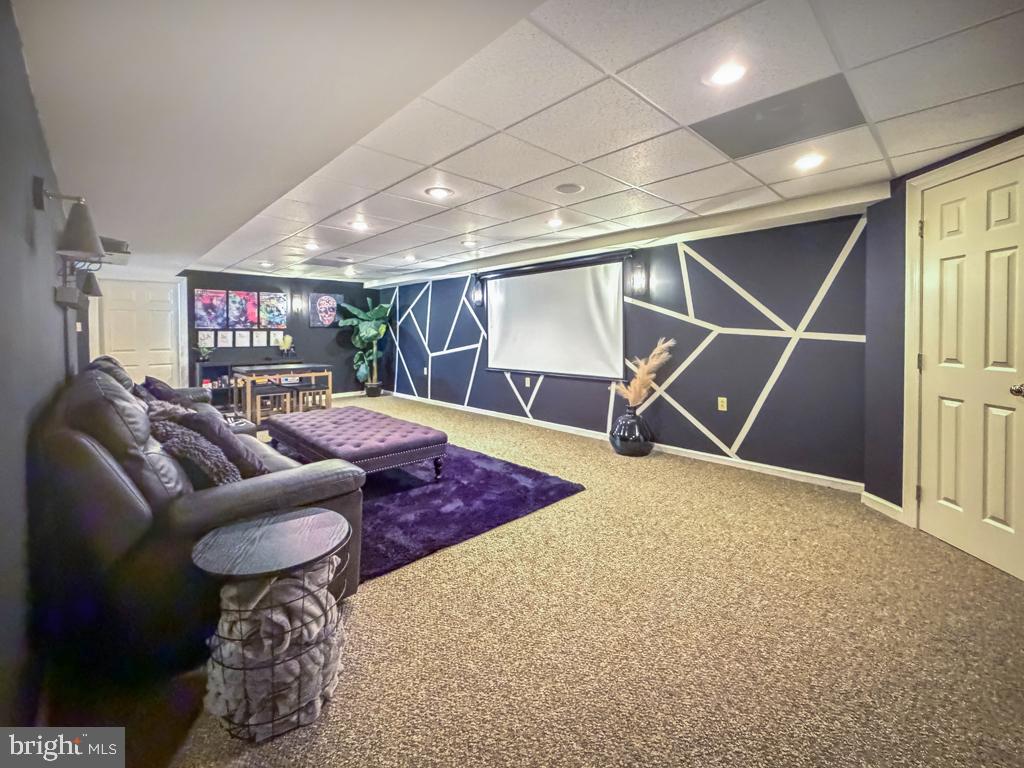 HOLLY MANOR - Residential