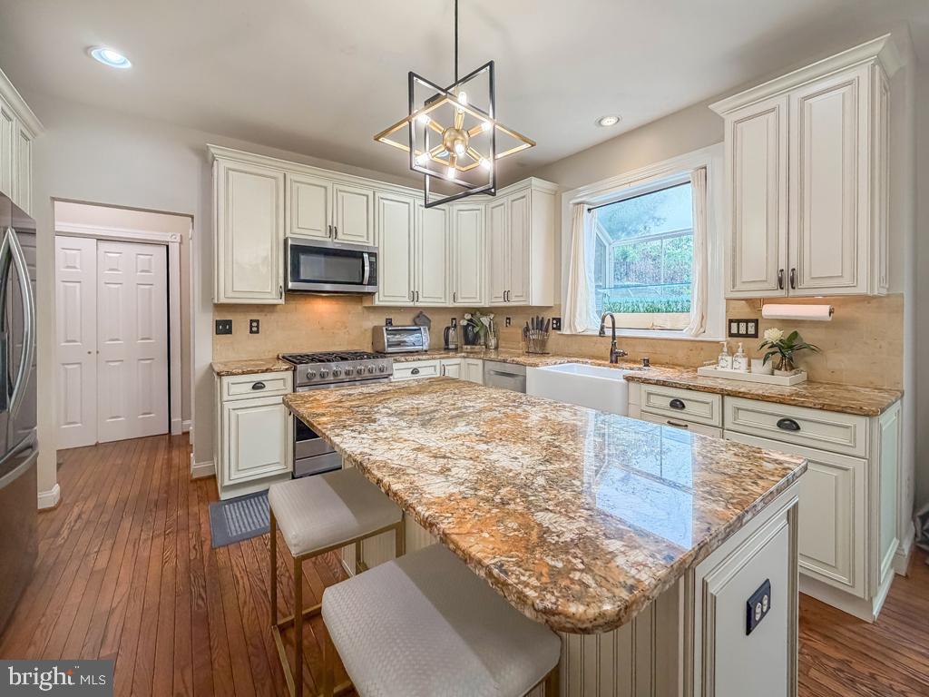 HOLLY MANOR - Residential