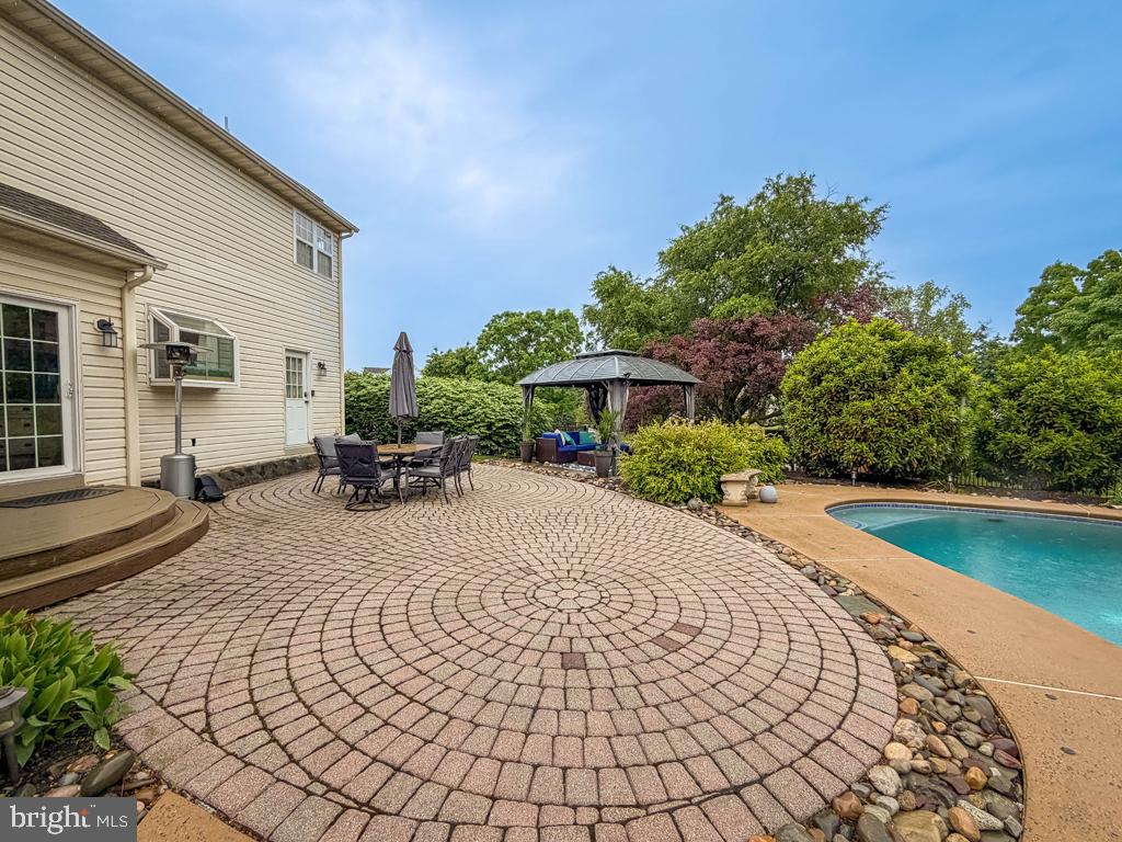 HOLLY MANOR - Residential