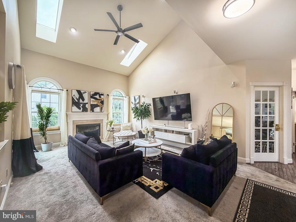 HOLLY MANOR - Residential