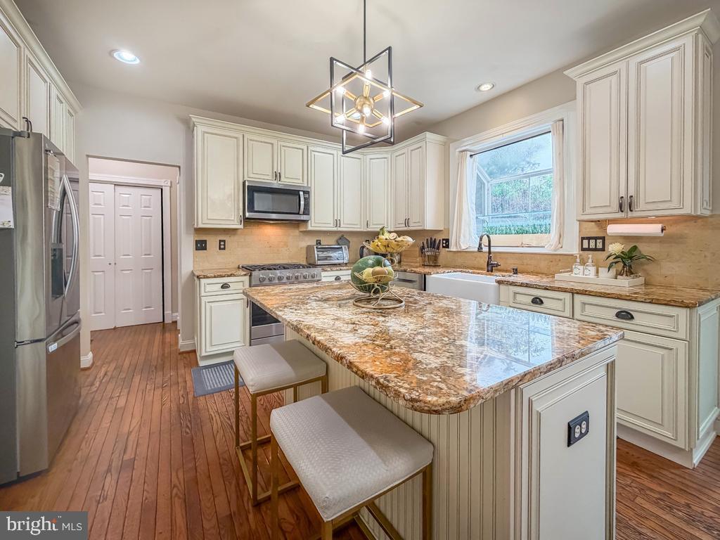HOLLY MANOR - Residential
