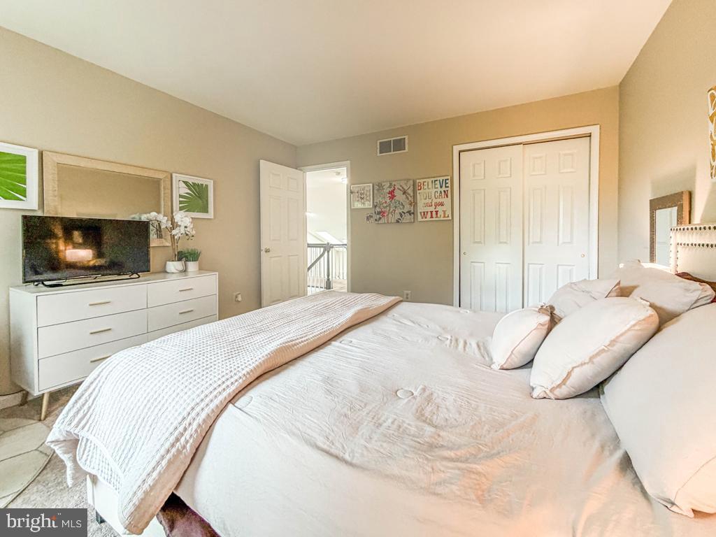 HOLLY MANOR - Residential